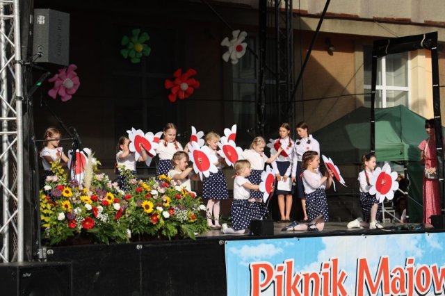 b_1024_768_0_00_images_2023_2024_WYDARZENIA_GMINNY_3MAJA_438146248_993461502787622_5151927684317122622_n